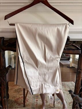 NWT Banana Republic cream pleated, high-waisted, dress pants with black trim